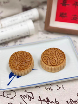 Xiang De Zhai Cantonese-style Mooncakes (1 box of 4) Xiang De Zhai Cantonese-style Mooncakes